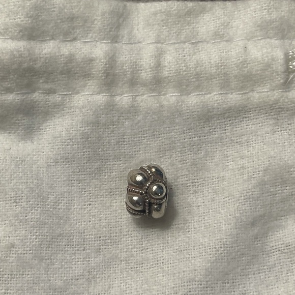 Authentic Pandora charm - Picture 2 of 3